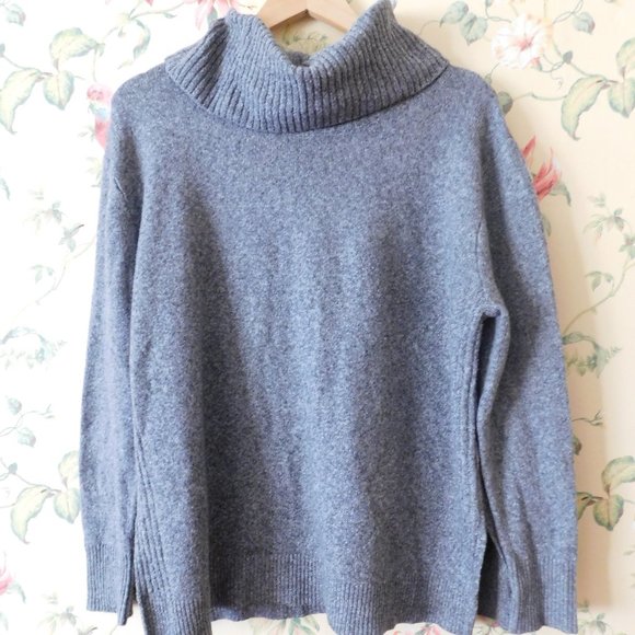 🎀 Oversized Gray Turtleneck - Picture 2 of 10